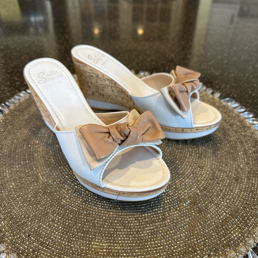 Sotto Sopra White and Tan Wedge Sandals
